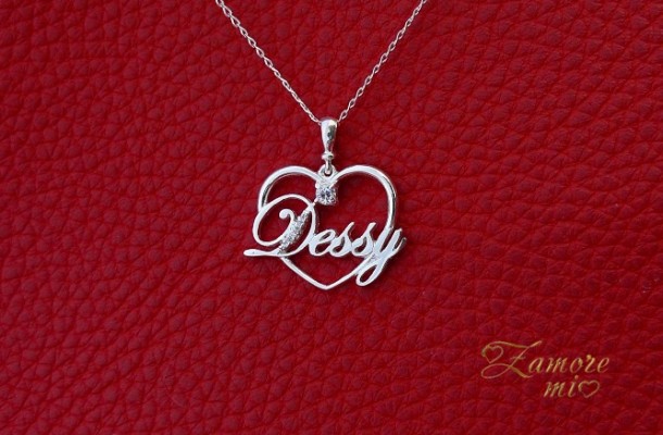 Сребърно колие с име “Dessy” в сърце